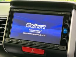 【純正ナビ】人気の純正ナビを装備しております。ナビの使いやすさはもちろん、オーディオ機能も充実！キャンプや旅行はもちろん、通勤や買い物など普段のドライブも楽しくなるはず♪