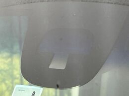 【シティブレーキアクティブシステム】低速走行中に前方の車両等を認識し、衝突しそうな時は警報とブレーキで衝突回避と被害軽減をアシスト。より安全にドライブをお楽しみいただけます。