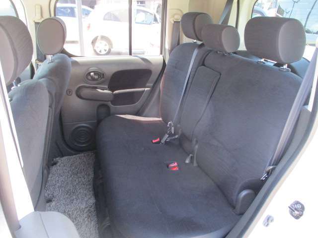 乗車人数や荷物の形状に合わせたシートアレンジができます。