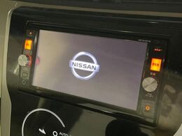 【純正ナビ】人気の純正ナビを装備。オーディオ機能も充実しており、Bluetooth接続すればお持ちのスマホやMP3プレイヤーの音楽を再生可能！毎日の運転がさらに楽しくなります！！