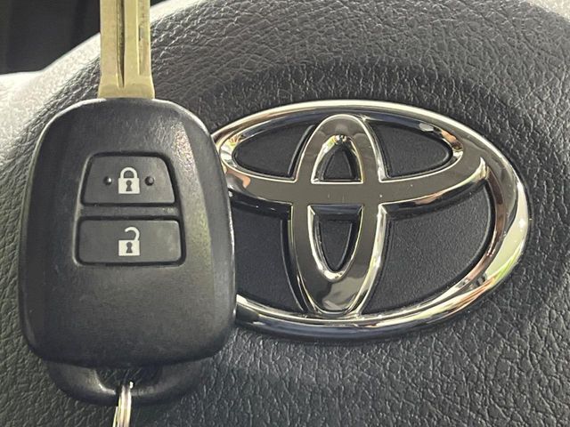 【キーレス】少し離れた場所からでもボタン一つでドアの開錠・施錠ができるのでとっても便利！ドアの鍵穴周りに傷をつけることもありません♪