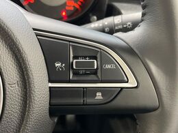 【アダプティブクルーズコントロール】高速道路での長距離走行が楽に！！自動で速度を保つクルーズコントロールが、衝突軽減システムと連携し、前方の車両を感知して車間を保つように速度調節してくれます！！