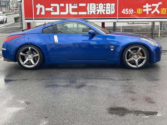 綺麗なブルーのフェアレディZが入庫しました☆彡車高調、アルミ、マフラーで軽くカスタムされた33Zです☆彡