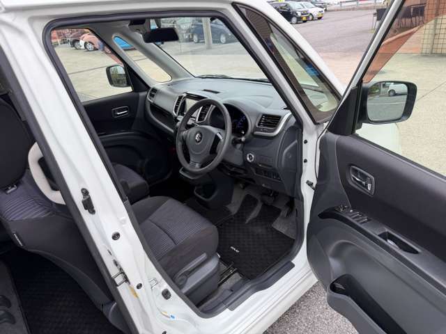 4ヶ月の消耗品も含む無料保証と最長5年走行無制限の延長保証☆メーカー保証の継承も可能です☆遠方のお客様はお近くのディーラーにて保証修理をお受けできます♪（現状販売は除く）