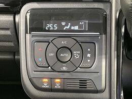 【オートエアコン】一度お好みの温度に設定すれば、車内の温度を検知し風量や温度を自動で調整。暑い…寒い…と何度もスイッチ操作をする必要はありません。快適な車内空間には必須の機能ですね♪