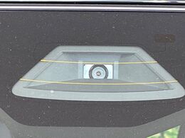 【スズキ　セーフティサポート】走行中に前方の車両等を認識し、衝突しそうな時は警報とブレーキで衝突回避と被害軽減をアシスト。より安全にドライブをお楽しみいただけます。
