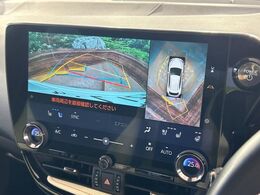【パノラミックビューモニター】専用のカメラにより、上から見下ろしたような視点で360度クルマの周囲を確認することができます☆死角部分も確認しやすく、狭い場所での切り返しや駐車もスムーズに行えます。