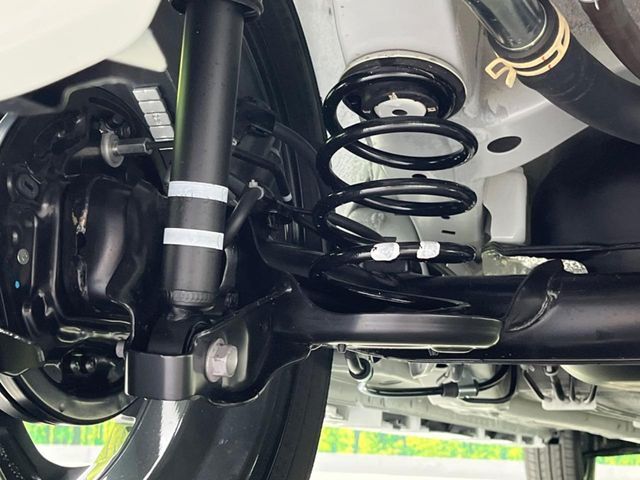 お車を安心してお乗りいただく為には、足回りの定期点検が欠かせません。サービスサポート（有償保証）では無料点検もご提供しており、安心のカーライフをお過ごしいただけるサポート体制が整っています。