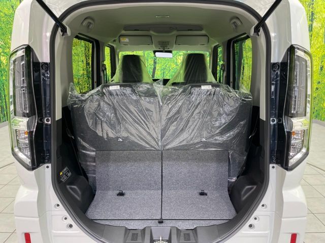 普段のお買い物や通勤、送迎等に十分な荷室スペースを確保しております。セカンドシートを倒すと、大きな荷物の積載も可能です♪