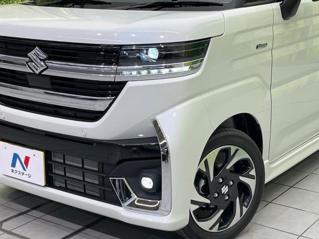 【LEDヘッドライト】悪天候や夜間走行時も良好な視界を確保し安心して運転できる高輝度LEDヘッドライトを装備！点灯速度が早く、消費電力も抑えられています。