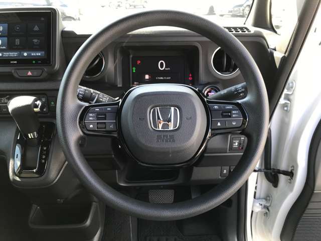 握りやすいハンドルで運転しやすいです！