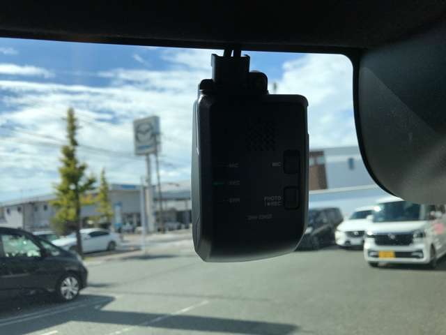 ドライブレコーダーも付いてます