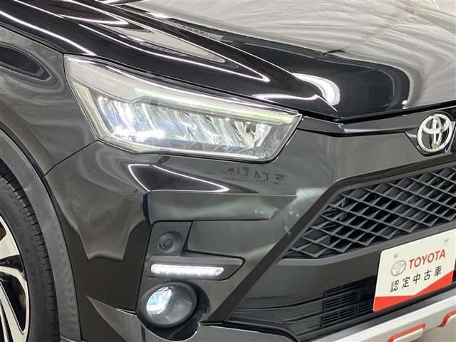 LEDヘッドライトです。デザイン性がよくとても明るいので、夜間の走行や悪天候でも安心です。しかも長寿命！