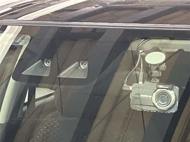 万が一のトラブルのときにも役に立つドライブレコーダーを装備しています。側面衝突や幅寄せ・割り込み対策に！