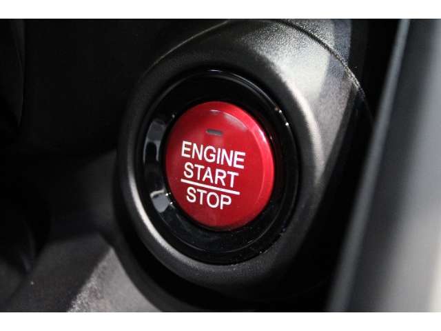 スマートキー搭載です！！鍵をカバンやポケットに入れたままエンジンスタート・ストップ可能です♪