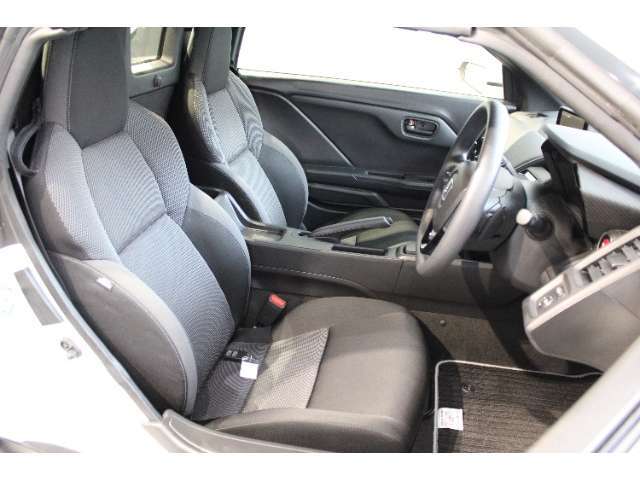 身体にフィットするシートで運転しやすいです♪