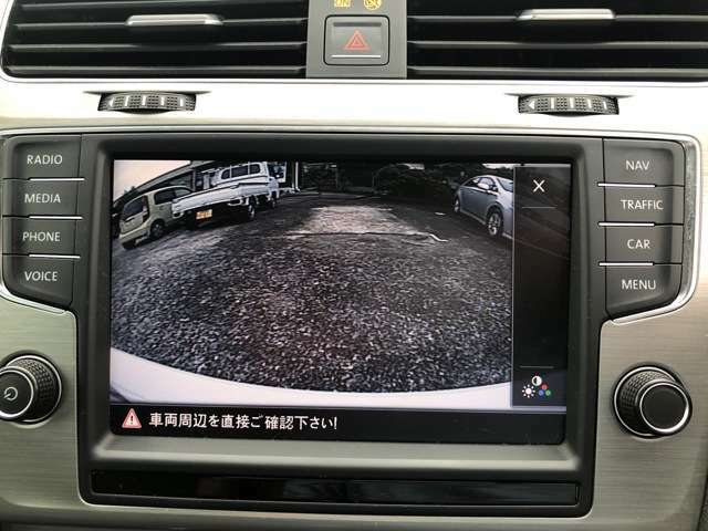 HDDナビです。フルセグテレビがみれます。駐車に便利なバックカメラがついています。