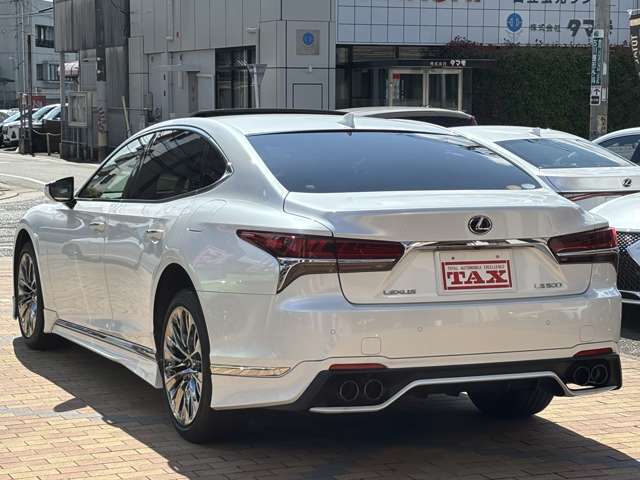 展示前に内外装のクリーニングは徹底的に行います！「ほんとに中古車？？」といわれるほど、弊社は内外装のクリーニングに力を入れております！期待は裏切りませんので、ぜひ現車にてご確認下さい！！