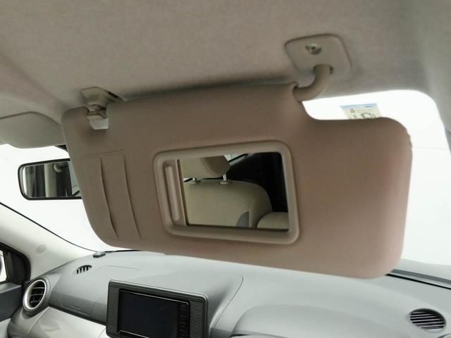運転席、助手席のサンバイザーの裏にはバニティミラーが装備、身だしなみに役立ちます。