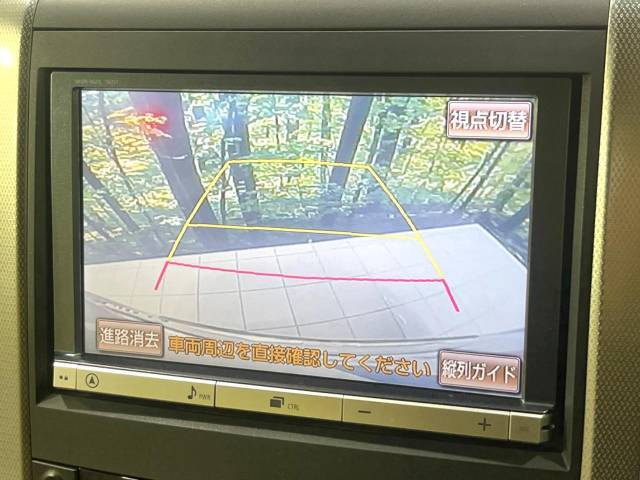 【バックカメラ】駐車時に後方がリアルタイム映像で確認できます。大型商業施設や立体駐車場での駐車時や、夜間のバック時に大活躍！運転スキルに関わらず、今や必須となった装備のひとつです！