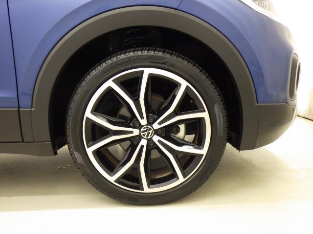 純正18インチアルミホイール：輸入車ならではの卓越した走りを支えるホイールと足回りです！日本車の走りに慣れている方にもぜひ体感して頂きたい程高いレベルでまとまっています。