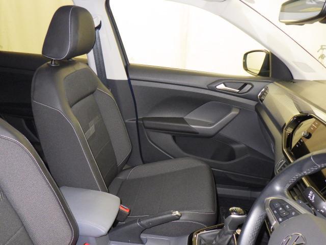 フォルクスワーゲンのシートは、ドライブ中の身体をしっかりと支え、正しい姿勢で運転することを考慮しています。