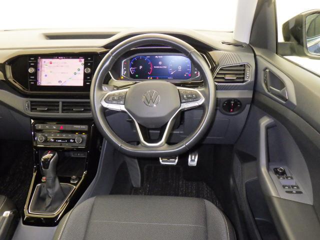 輸入車ならではの、細部まで作り込まれた、洗練されたデザインです。運転席からの視界は、店頭にてお客様ご自身の目でお確かめください.