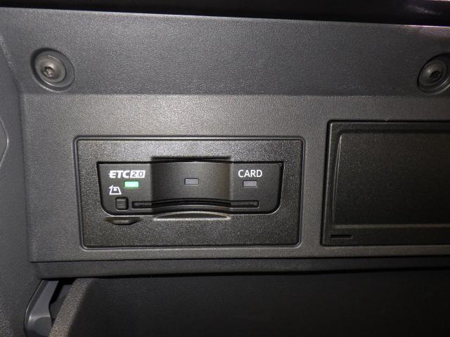 グローブボックス内にETCのスロットルがあります