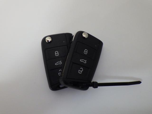 アンサーバックシステム付キーレスドアが閉まると1回開くと2回ウインカーランプが点滅。閉め忘れがなく安心です。