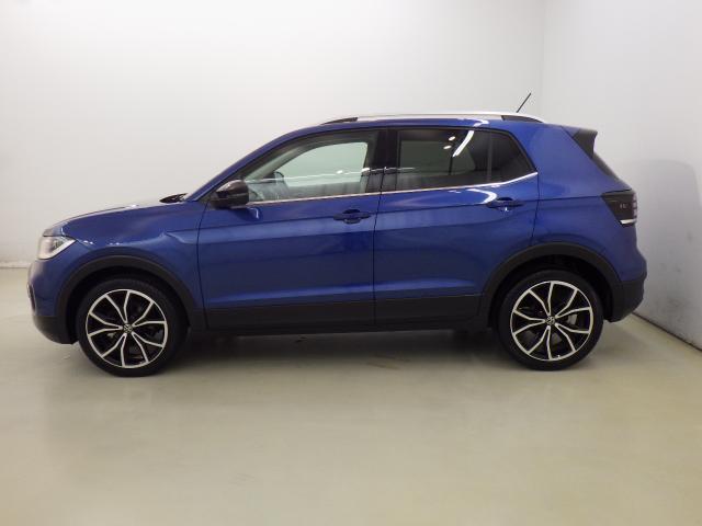 高いボディ剛性と、サイドやボンネット、リヤゲートまで深いプレスラインが魅力的。