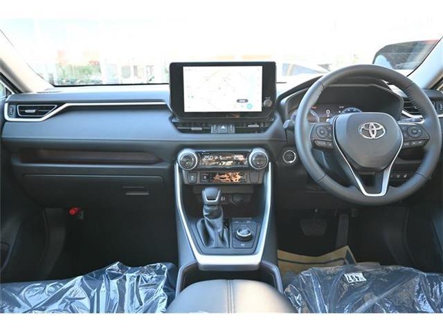 大人気RAV4ハイブリッド入荷しました！パノラマムーンルーフ・デジタルインナーミラー・純正ナビ＋TV・パノラミックビューモニター・詳細は当社HPをご覧ください！