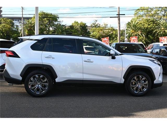 大人気RAV4ハイブリッド入荷しました！パノラマムーンルーフ・デジタルインナーミラー・純正ナビ＋TV・パノラミックビューモニター・詳細は当社HPをご覧ください！