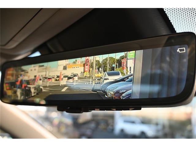 大人気RAV4ハイブリッド入荷しました！パノラマムーンルーフ・デジタルインナーミラー・純正ナビ＋TV・パノラミックビューモニター・詳細は当社HPをご覧ください！