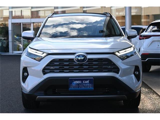 大人気RAV4ハイブリッド入荷しました！パノラマムーンルーフ・デジタルインナーミラー・純正ナビ＋TV・パノラミックビューモニター・詳細は当社HPをご覧ください！