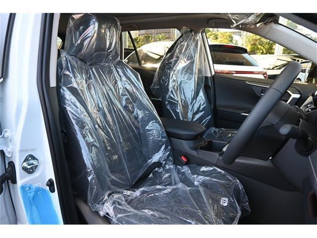 大人気RAV4ハイブリッド入荷しました！パノラマムーンルーフ・デジタルインナーミラー・純正ナビ＋TV・パノラミックビューモニター・詳細は当社HPをご覧ください！