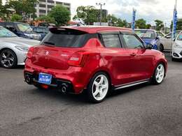 【原川鈑金塗装工場】西日本最大級の自社運営の鈑金塗装工場を完備しております。熟練の技術者が多数在籍し、一般修理や事故修理にも専門のスタッフがしっかり対応しますので安心です。