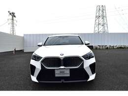 ご納車前には、BMWを熟知したメカニックによる100項目の点検・整備を行います。不具合箇所、交換時期に達している部品に関しましては、全て当社負担で交換してからのご納車となります。