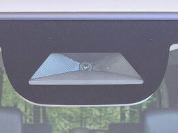 【ホンダセンシング】走行中に前方の車両等を認識し、衝突しそうな時は警報とブレーキで衝突回避と被害軽減をアシスト。より安全にドライブをお楽しみいただけます。