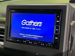 【純正ナビ】人気の純正ナビを装備しております。ナビの使いやすさはもちろん、オーディオ機能も充実！キャンプや旅行はもちろん、通勤や買い物など普段のドライブも楽しくなるはず♪