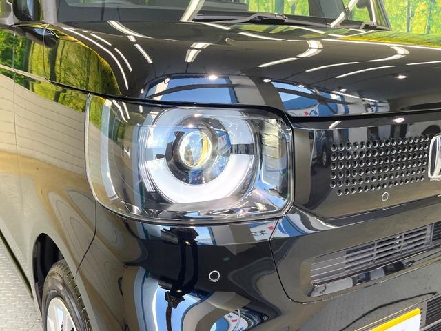 【LEDヘッドライト】悪天候や夜間走行時も良好な視界を確保し安心して運転できる高輝度LEDヘッドライトを装備！点灯速度が早く、消費電力も抑えられています。