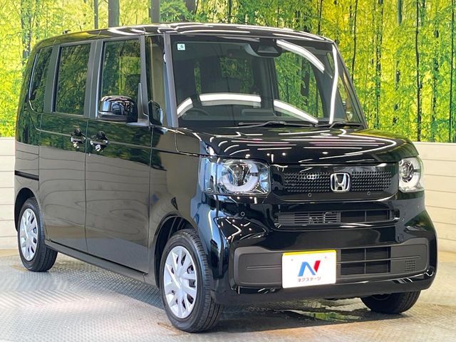 大好評のボディコーティング「弾スプラッシュコート」もご納車までに施工可能。通常のガラスコートと異なる、耐久年数6年の無機質ガラスコーティングが、ボディをキレイな状態に保ってくれます。