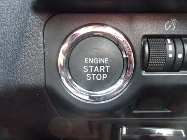 エンジンスタートはプッシュ式。