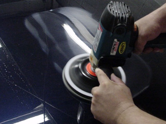 Bプラン画像：プロの磨き職人による車輌全面磨きによりボディーリフレッシュ！メンテナンスも水洗いでOKのガラスコーティングです！