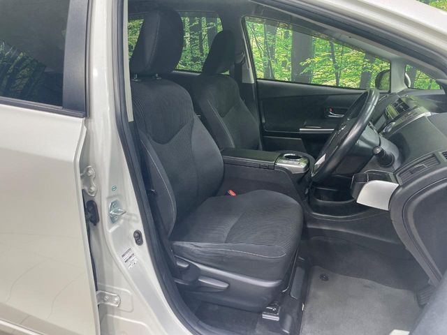運転席シート廻りは使用感も少なく、良好な状態となっています。丁寧に使われていたことがよくわかりますね。