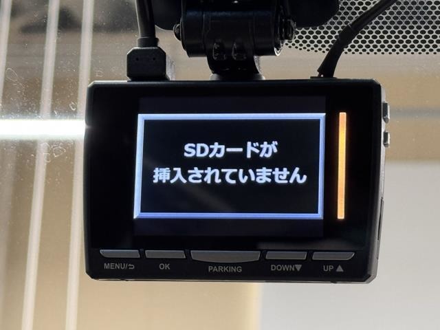 ドライブレコーダー装備してますよ。　思いでの記録や万が一の時の記録にも便利ですね。