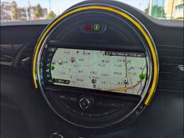 先進のBMW　タッチパッド付きi-driveとほぼ同性能のHDDナビゲーションになります。USBインターフェースやブルートゥースオーディオなど様々な先進機能をお楽しみいただけます。