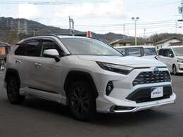広々とした車内空間に優れた燃費性能。更にデザインも上質で人気のお車です！