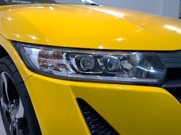 LEDヘッドライトは、点灯の瞬間から最大光量を発揮し、突然暗くなるトンネルなどでの安定感を高めます。