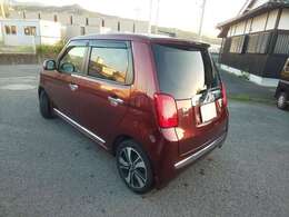 30台近くの展示車両をご用意し、ご来店お待ちしております。在庫は随時入れ替わっていますので、希望の車がない場合もちょくちょくサイトをご確認ください。