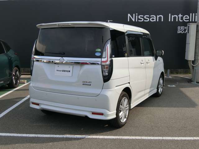 プライバシ-ガラスが装備されています。外を見るときは気にならずに、後方車両から車内が見えにくい設計です。